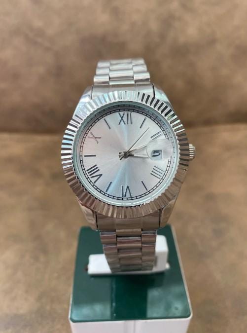 Wrist Watch for Women, Silver Colour, Steel Strap Women's Watch, Adjustable Band, Stylish, Valentine's Day Gift, Roman Numeric Design