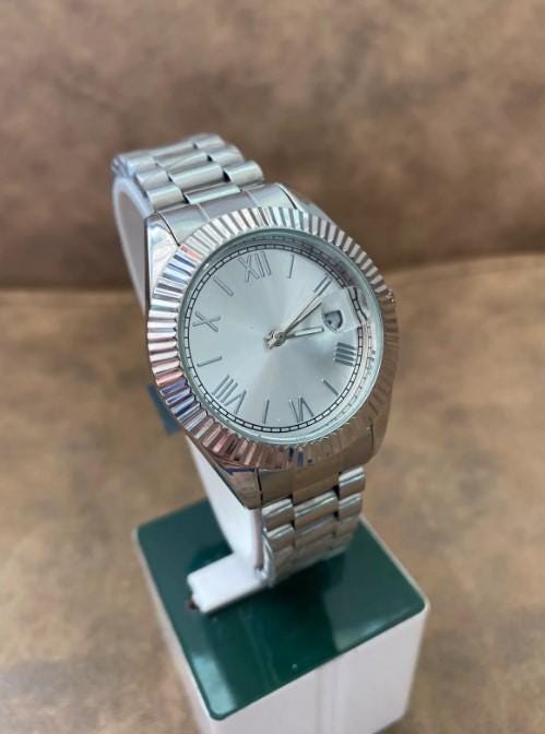 Wrist Watch for Women, Silver Colour, Steel Strap Women's Watch, Adjustable Band, Stylish, Valentine's Day Gift, Roman Numeric Design