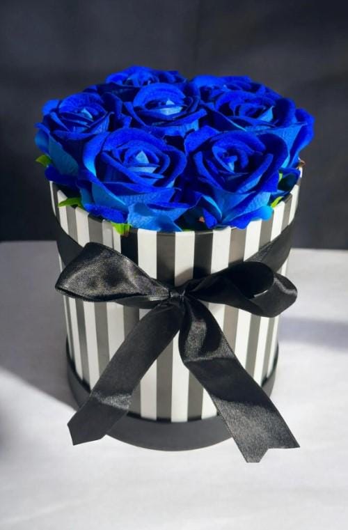 Best Handmade Rose Gift Box, Special Occasion Flower Basket, Perfect Birthday Gift for Girlfriend, Lover Romantic Red Rose Gift Box