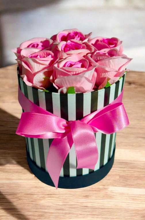 Best Handmade Rose Gift Box, Special Occasion Flower Basket, Perfect Birthday Gift for Girlfriend, Lover Romantic Red Rose Gift Box