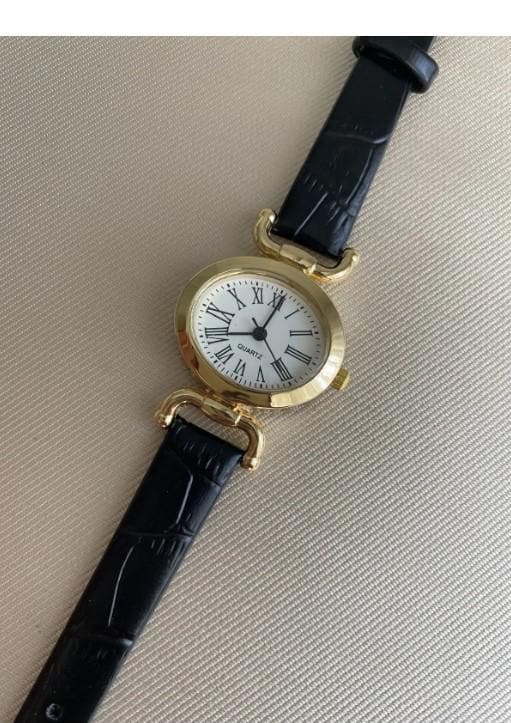 Retro Minimal Vintage Leather Band Women's Wristwatch Butterfly Model