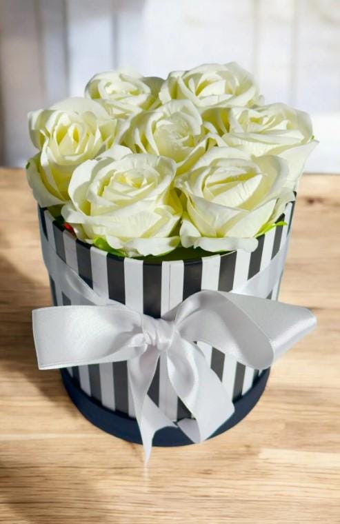 Best Handmade Rose Gift Box, Special Occasion Flower Basket, Perfect Birthday Gift for Girlfriend, Lover Romantic Red Rose Gift Box