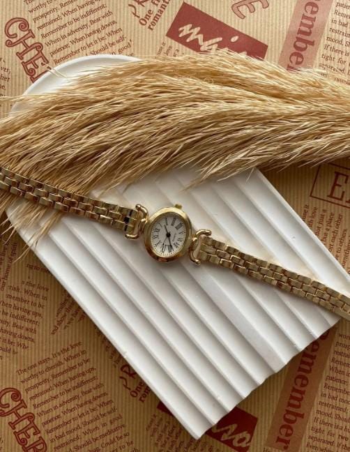 Retro Minimal Vintage Women's Wristwatch, Present for Her, Gold Colour, Vintage Design, White Dial, Mother's Day Gift, Cool, Roman Numeral