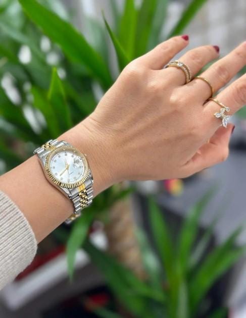 Lux Metal Women's Wristwatch, Gold Stone Women's Wristwatch, Luminous Indexes, Easy to Use, White Design Dial, Elegant Design