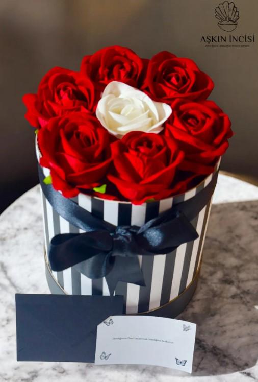 Best Handmade Rose Gift Box, Special Occasion Flower Basket, Perfect Birthday Gift for Girlfriend, Lover Romantic Red Rose Gift Box