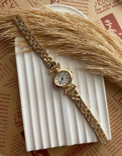 Retro Minimal Vintage Women's Wristwatch, Present for Her, Gold Colour, Vintage Design, White Dial, Mother's Day Gift, Cool, Roman Numeral