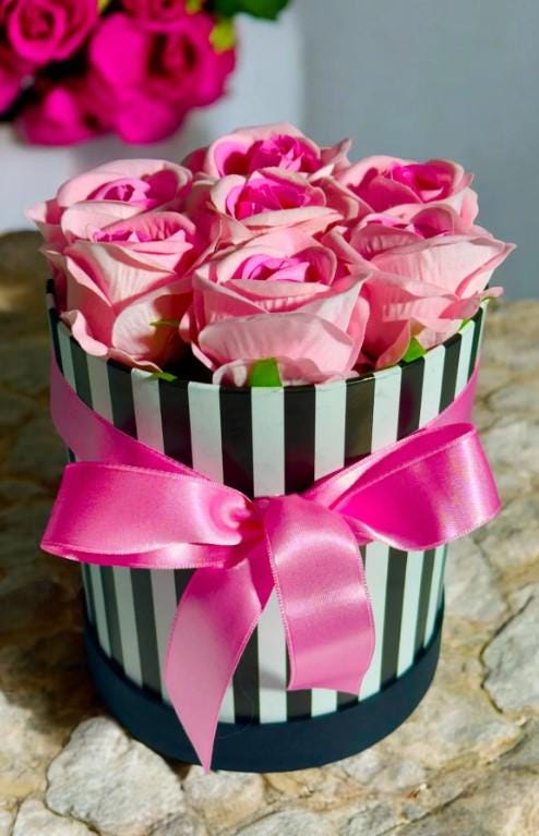 Best Handmade Rose Gift Box, Special Occasion Flower Basket, Perfect Birthday Gift for Girlfriend, Lover Romantic Red Rose Gift Box