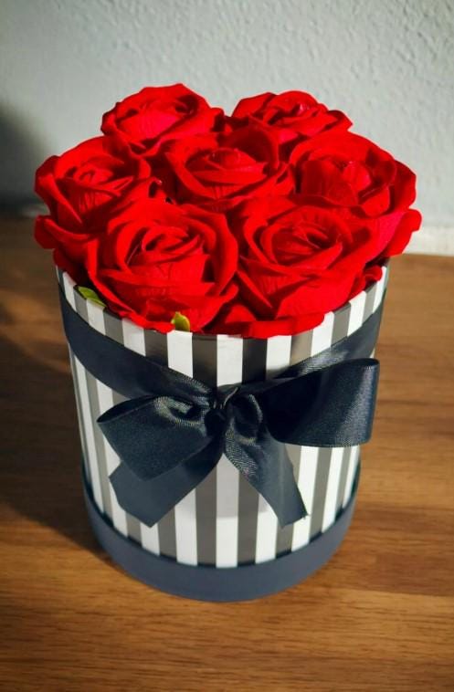 Best Handmade Rose Gift Box, Special Occasion Flower Basket, Perfect Birthday Gift for Girlfriend, Lover Romantic Red Rose Gift Box
