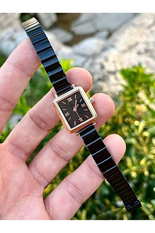Roman Numeral Women's Wristwatch, Gold Color, Gift for Women, Vintage Design, Adjustable Band, Stylish, Valentine's Day Gift