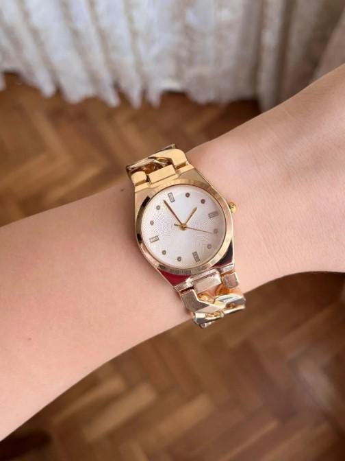 Women's Wristwatch with Chain Model, Woman Wrist Watch, Gold Colour Watch, Minimal Watch, Classy Design, Mother's Day Gift