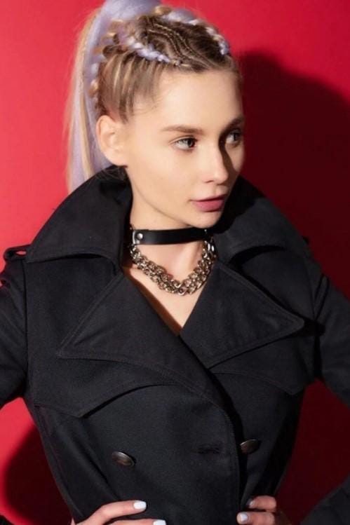 Elegant Leather Choker Collar with Chain Detail