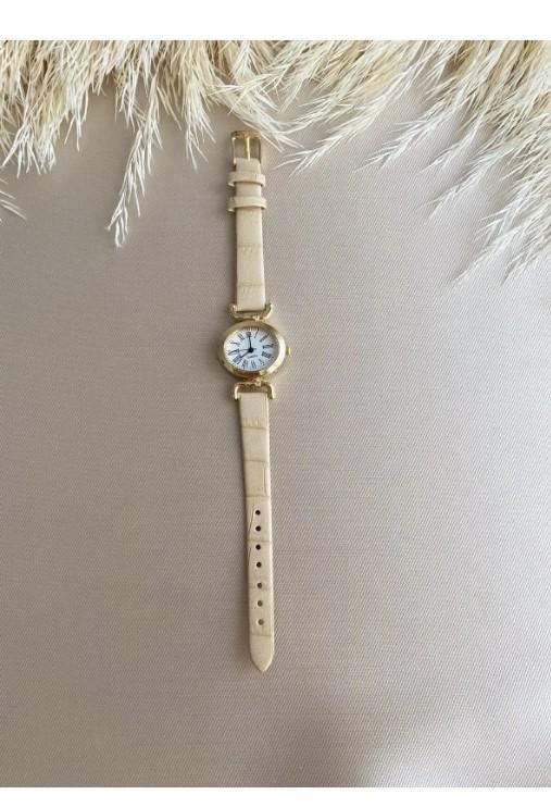 Retro Minimal Vintage Leather Band Women's Wristwatch Butterfly Model