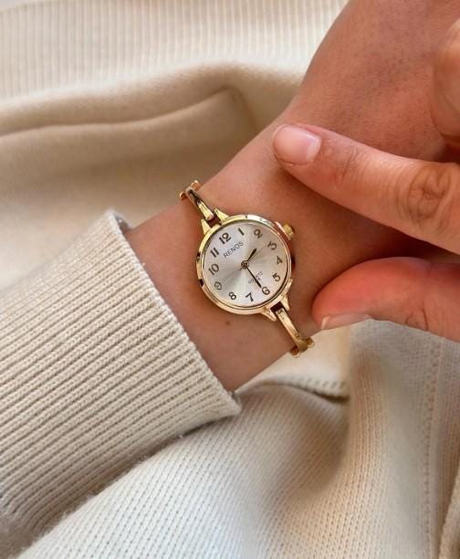 Metal Band Women's Wristwatch, Wrist Watch for Women, Vintage Design, Adjustable Band, White Dial, Valentine's Day Gift, Cool, Roman Numeral