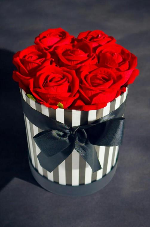 Best Handmade Rose Gift Box, Special Occasion Flower Basket, Perfect Birthday Gift for Girlfriend, Lover Romantic Red Rose Gift Box