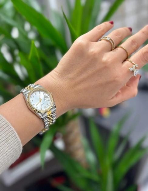 Lux Metal Women's Wristwatch, Gold Stone Women's Wristwatch, Luminous Indexes, Easy to Use, White Design Dial, Elegant Design