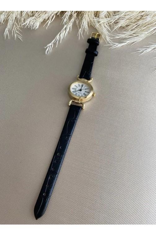 Retro Minimal Vintage Leather Band Women's Wristwatch Butterfly Model
