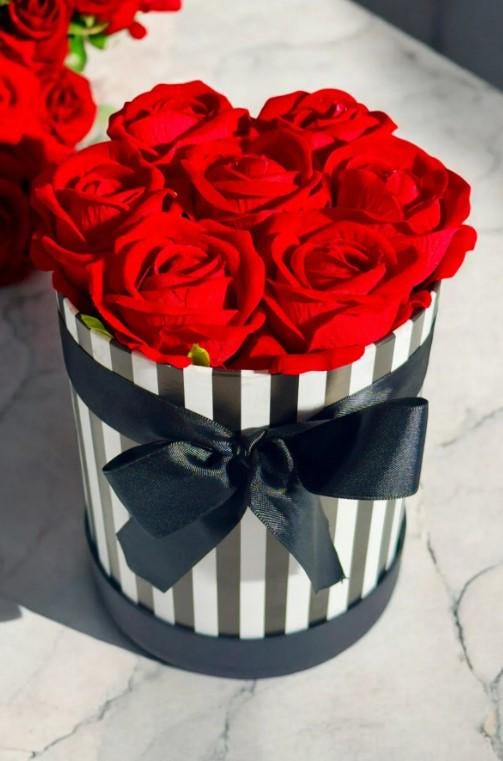 Best Handmade Rose Gift Box, Special Occasion Flower Basket, Perfect Birthday Gift for Girlfriend, Lover Romantic Red Rose Gift Box
