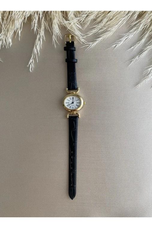 Retro Minimal Vintage Leather Band Women's Wristwatch Butterfly Model