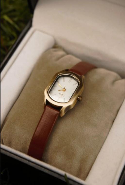 Vintage Antiqued Gold Steel Case Minimal Brown Women's Wristwatch